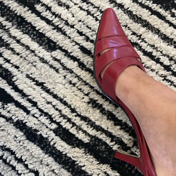 Red Pointed Heels - Picture 5 of 6